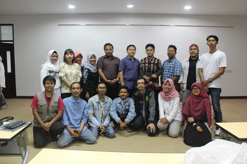 Diskusi Publik
