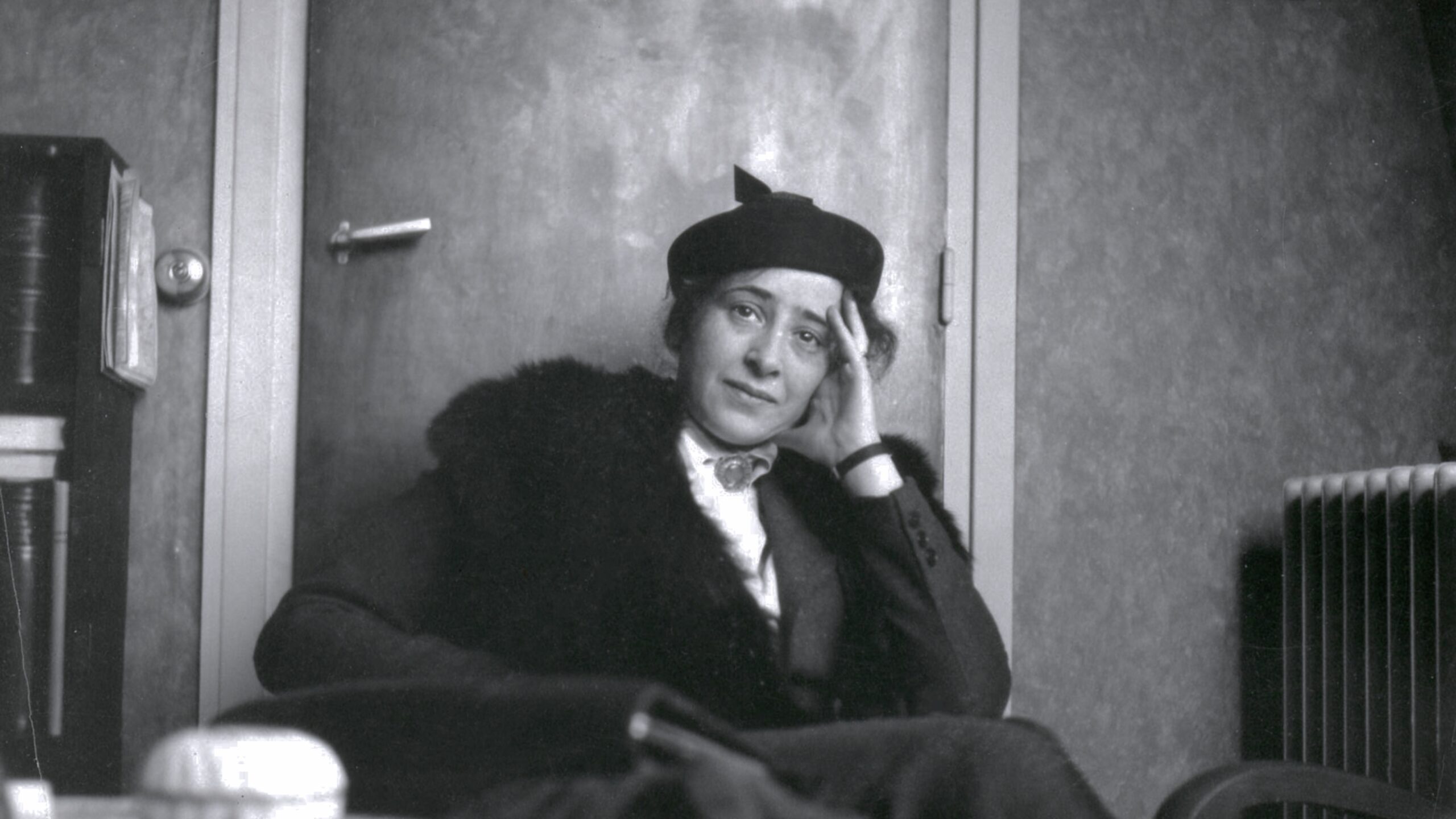 Hannah Arendt: Menimbang Kembali Apa yang Sedang Kita Lakukan