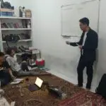 LSF Discourse sedang memberikan materi tentang analisis wacana politik